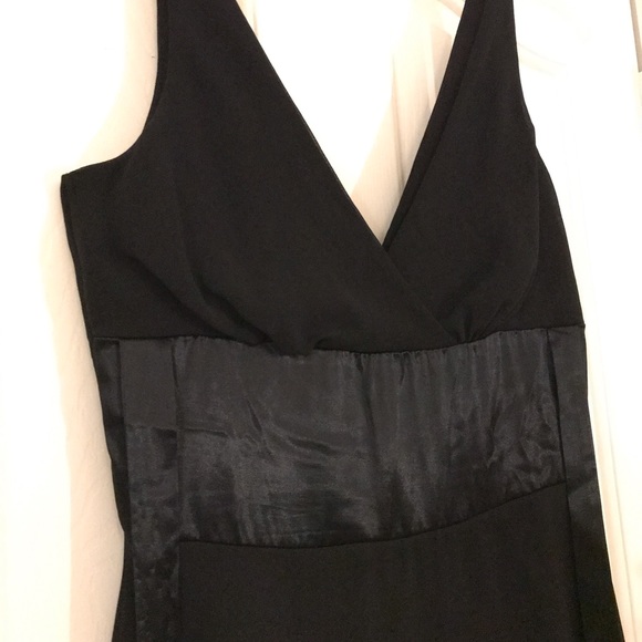 Black Windsor Dress - Picture 2 of 4